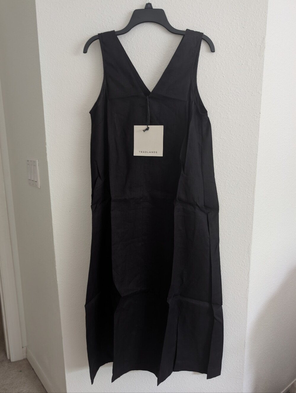 Tradlands NWTs Solstice V-neck Linen Dress 🖤